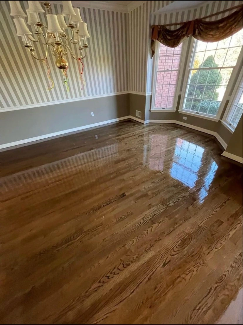 A freshly installed wooden floor for a dineroom